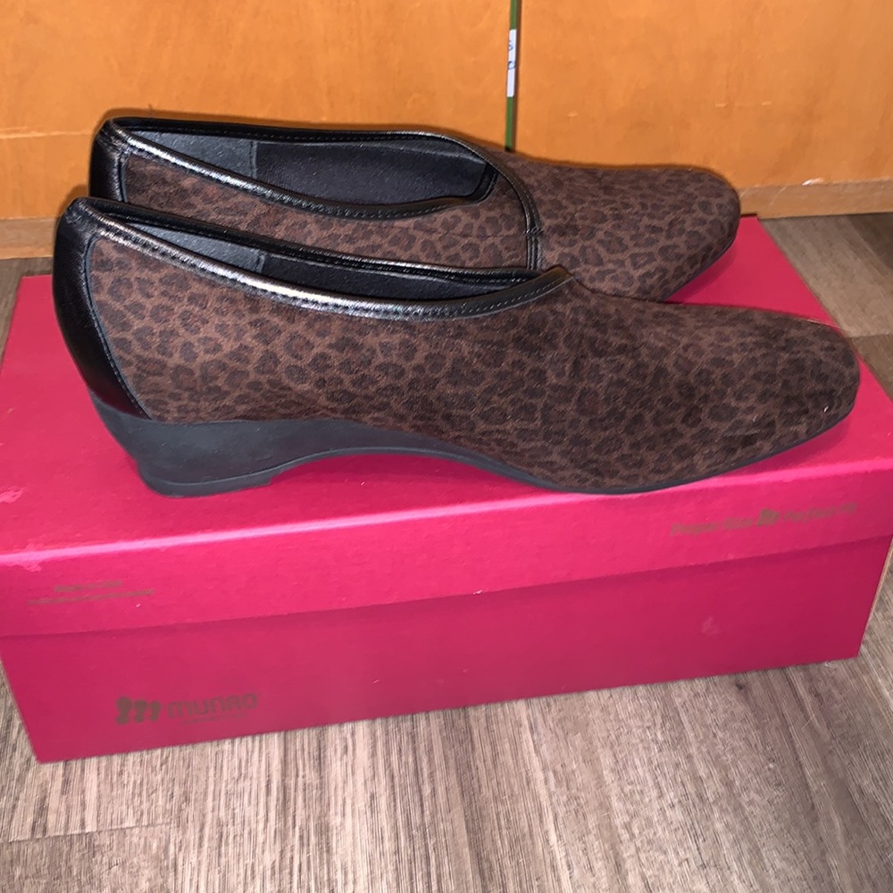Munro DANA shoes Leopard Fabric 9.5 M. Mint condition. Worn once at most. In Box - Picture 9 of 10